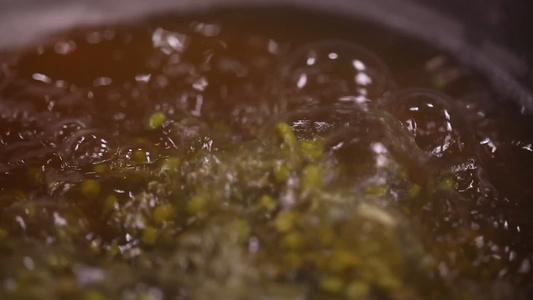 开水煮绿豆汤视频