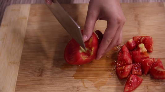 厨师切番茄西红柿视频