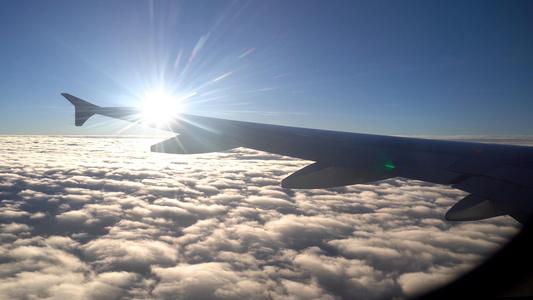 云层高空太阳晨光视频