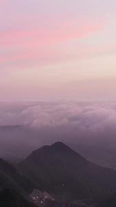 航拍日出朝霞下的云海自然风光视频