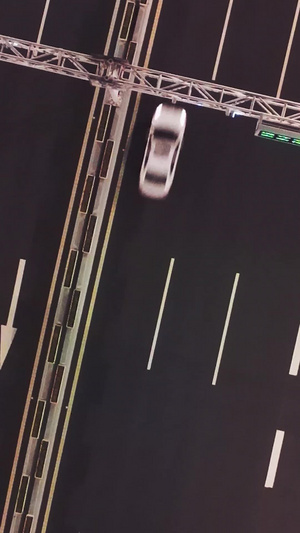 航拍风光城市夜景立体交通高架桥立交桥上俯拍镜头行驶的汽车素材航拍夜景68秒视频