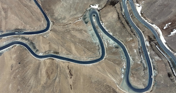 新疆盘龙古道十八弯公路航拍视频
