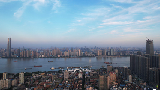 航拍城市江景天际线地标建筑街景4k素材视频
