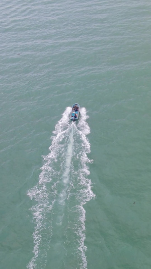 航拍海上游艇21秒视频