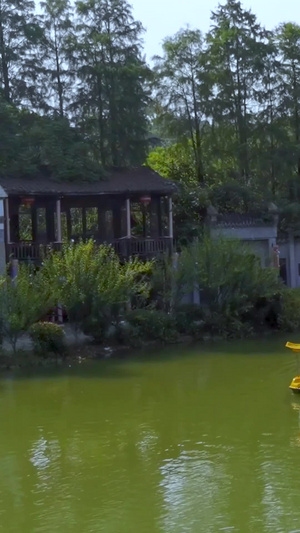 航拍古镇湖中的游船素材40秒视频