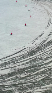 航拍拍摄汽车冰雪漂移雪中雪中汽车视频