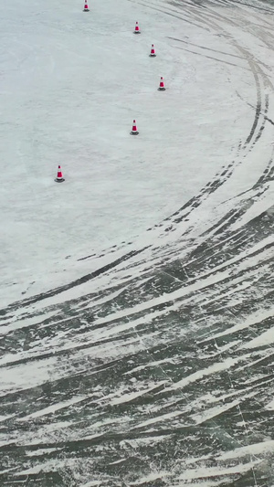 航拍拍摄汽车冰雪漂移雪中雪中汽车27秒视频