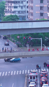 城市三层立体交通道路天桥轨道列车素材行人过街天桥视频