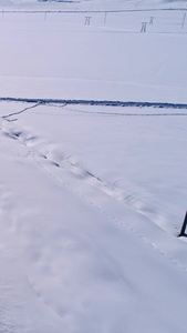 雪天公路天山山脉视频