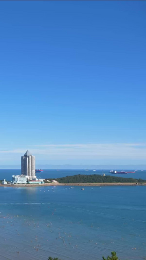 青岛第一海水浴场延时摄影沙滩玩耍10秒视频