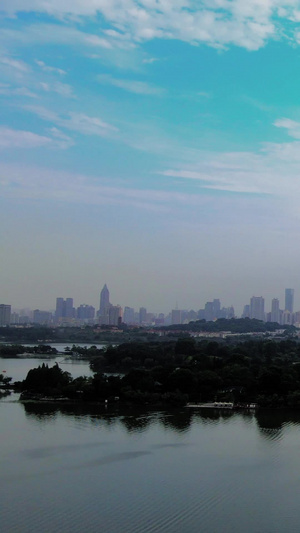 航拍南京玄武湖紫峰大厦4A景区32秒视频