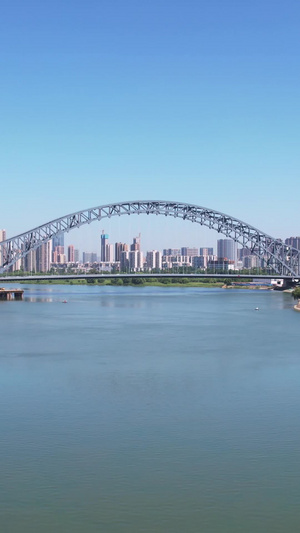 第一视觉城市蓝天江景桥梁交通车流街景素材江景素材74秒视频