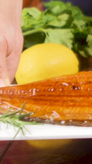 日式蒲烧鳗鱼大鳗鱼34秒视频
