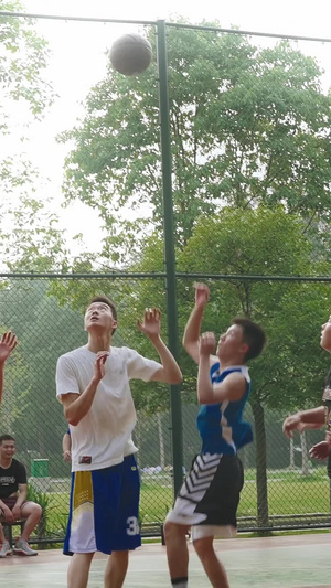 青少年打篮球健康运动少年强男孩打篮球11秒视频