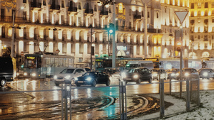 冬天寒冷的夜晚欧洲城市街头27秒视频