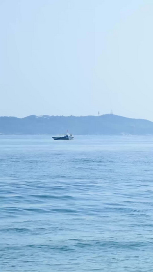  海面上摇摆的渔船蜈支洲33秒视频