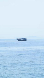  海面上摇摆的渔船蜈支洲视频