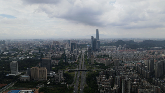 暴雨来临的东莞市区视频