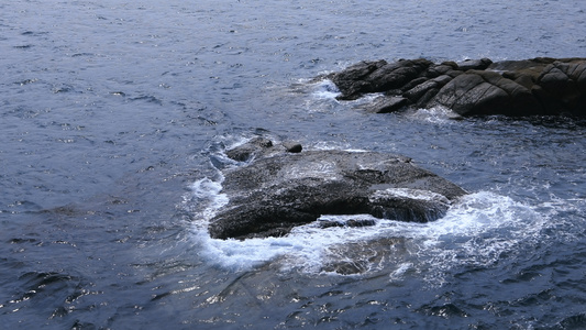 大海礁石视频