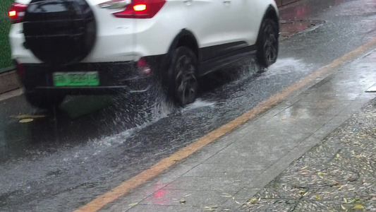 城市下雨素材实拍视频