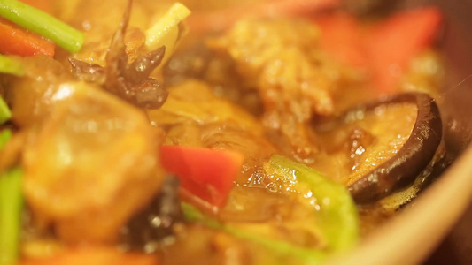 黄焖鸡米饭鸡汤泡饭鸡肉盖饭视频
