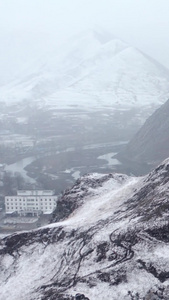 航拍被雪覆盖的山梁大山视频素材灾害性天气视频