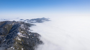 8K震撼冬天山顶积雪唯美云海航拍延时10秒视频