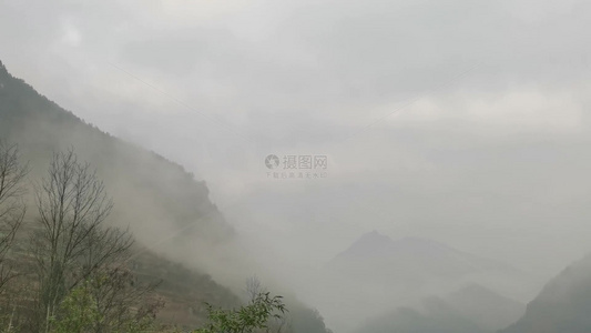 大山深处的冬日山区山村风光视频