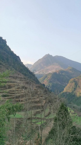 大山深处的冬日山区山村风光视频