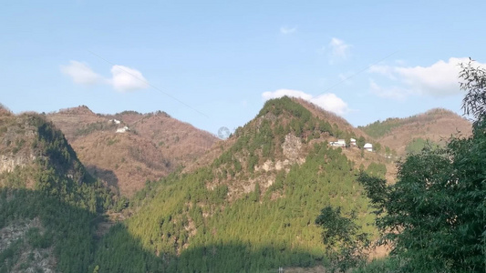 大山深处的冬日山区山村风光视频