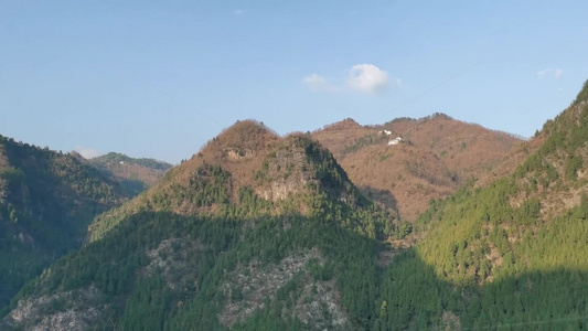 大山深处的冬日山区山村风光视频