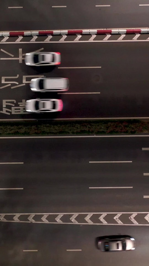 航拍夜晚的城市街道车流机动车31秒视频