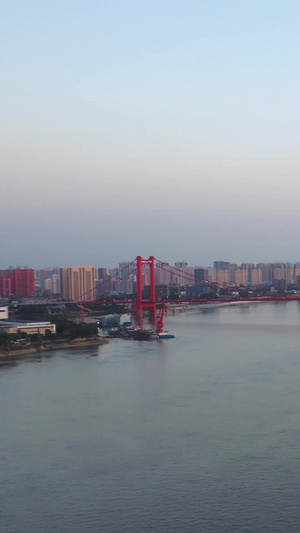 航拍风光城市长江上红色的武汉鹦鹉洲长江大桥夜景灯光车流素材灯光素材91秒视频