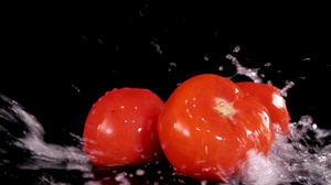 番茄冲水造型1000帧升格实拍5秒视频