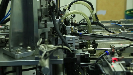 机器生产零件视频