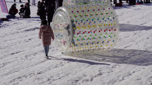 雪上游乐项目冰雪嘉年华回转大冒险视频