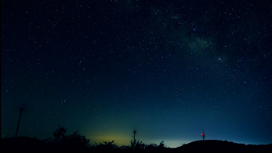 山顶星空延时摄影浪漫的星空视频