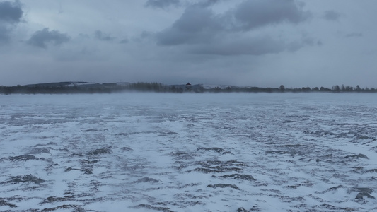 乌云密布风雪弥漫视频