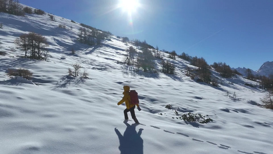 实拍登山画面视频