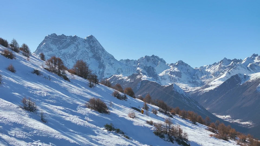 实拍登山画面视频