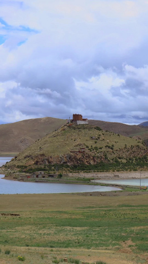 西藏羊湖秘境日托寺延时视频高海拔20秒视频