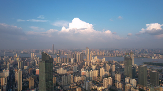 航拍城市蓝天白云自然天空天际线高楼4k素材视频