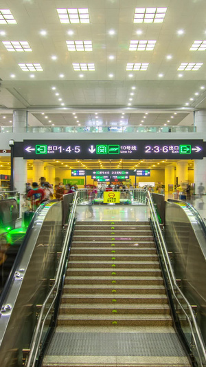 重庆北站与地铁换乘人流视频素材高铁与地铁换乘24秒视频