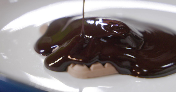 唯美液态丝滑巧克力酱 制作 4k甜食配料视频