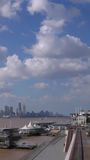 城市蓝天白云晴朗天空自然天气长江江景轮渡码头交通街景素材天空素材56秒视频