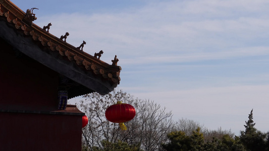 摇摆的红灯笼和中国古典建筑视频