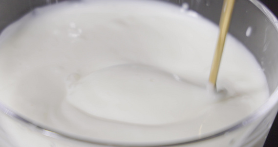 唯美液态丝滑酸奶健康诱人醇香水果 4k视频
