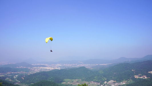 滑翔伞飞行 天空 视频