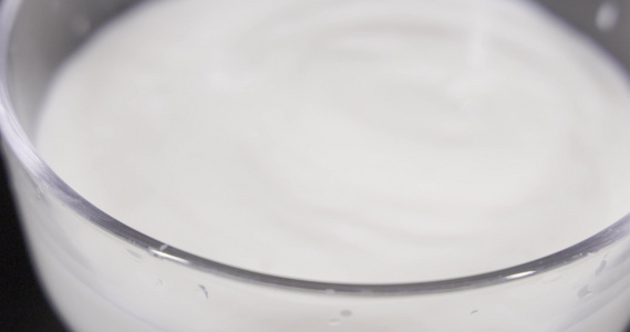 唯美液态丝滑酸奶健康诱人醇香水果 4k视频
