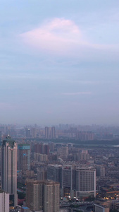 航拍城市蓝天白云晴朗天空自然天气地标建筑天际线高楼素材天空素材视频